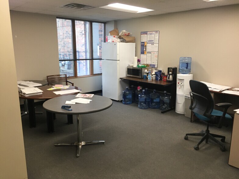 More Photos Of 1665-1695 Elk Blvd, Des Plaines Office For Lease