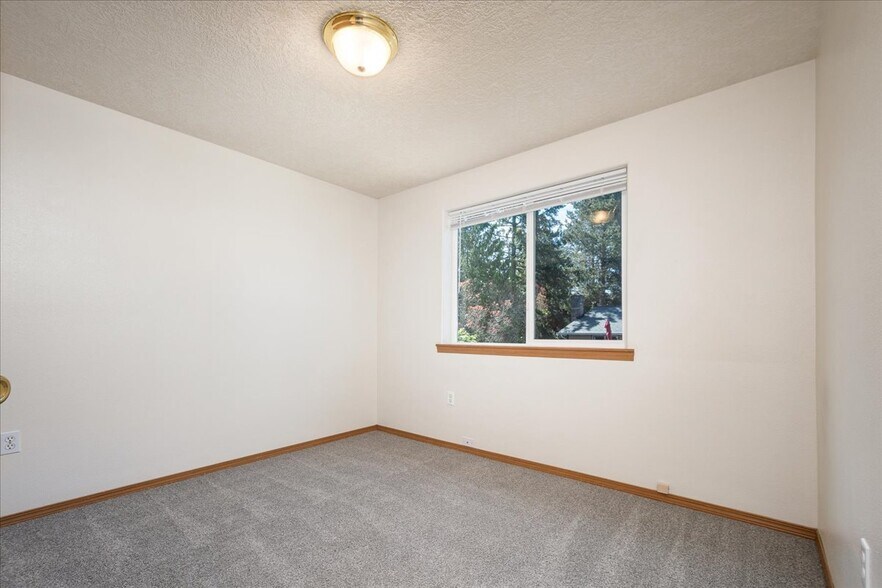 More Photos Of 4038-4048 SE Powell Valley Rd, Gresham Specialty For Sale