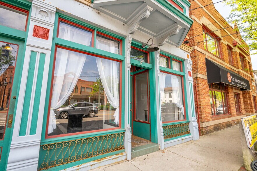 More Photos Of 2015 Madison rd, Cincinnati Storefront Retail Residential For Lease
