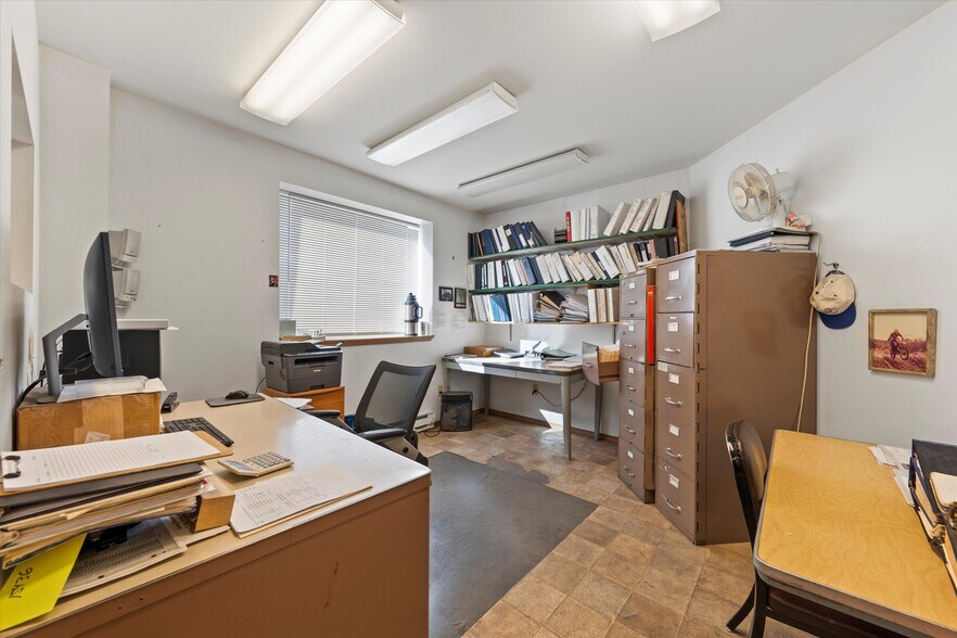 More Photos Of 720 E 3rd Ave, Moses Lake Manufacturing For Sale