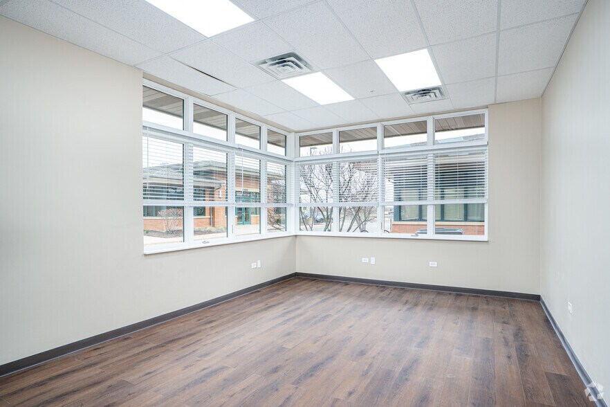 More Photos Of 3420 Lacrosse Ln, Naperville Coworking Space