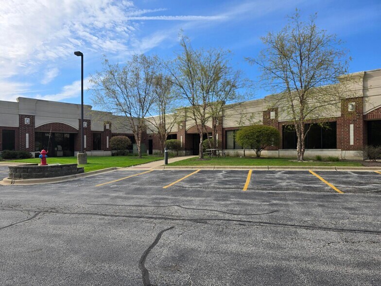 More Photos Of 731 S Route 21, Gurnee Office For Sale