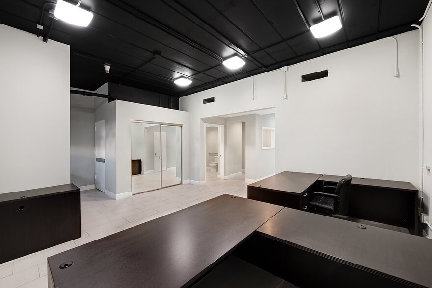 More Photos Of 2701 W Okeechobee Blvd, West Palm Beach Office For Sale