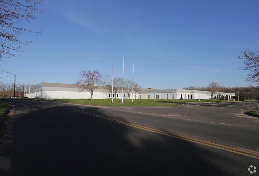 More Photos Of 18 Craftsman Rd, East Windsor Warehouse For Lease