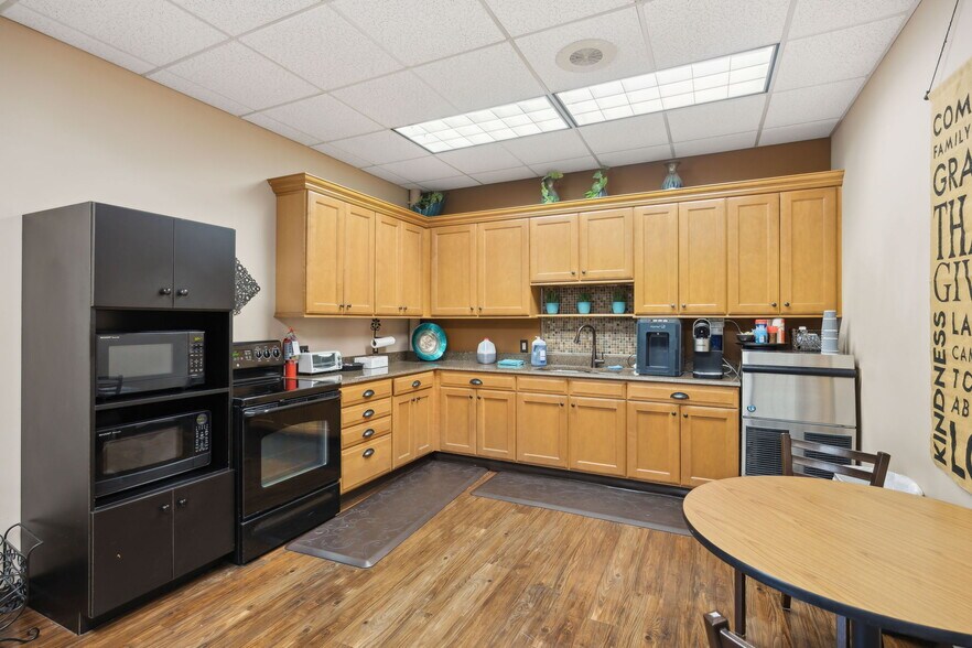 More Photos Of 240 Venture Cir, Nashville Loft Creative Space For Sale