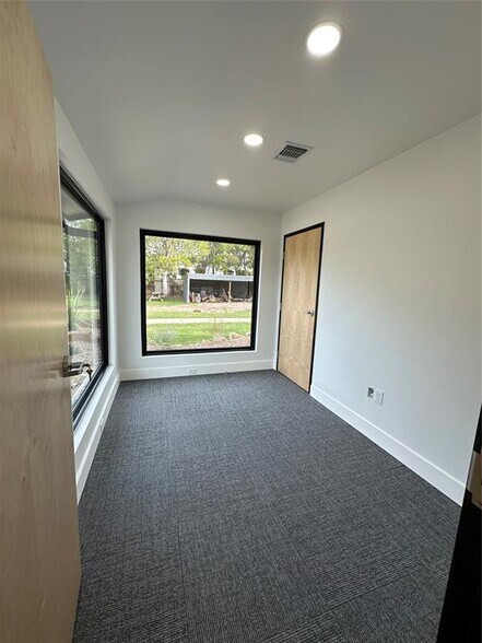 More Photos Of 27320 Ranch Road 12, Dripping Springs Office For Sale