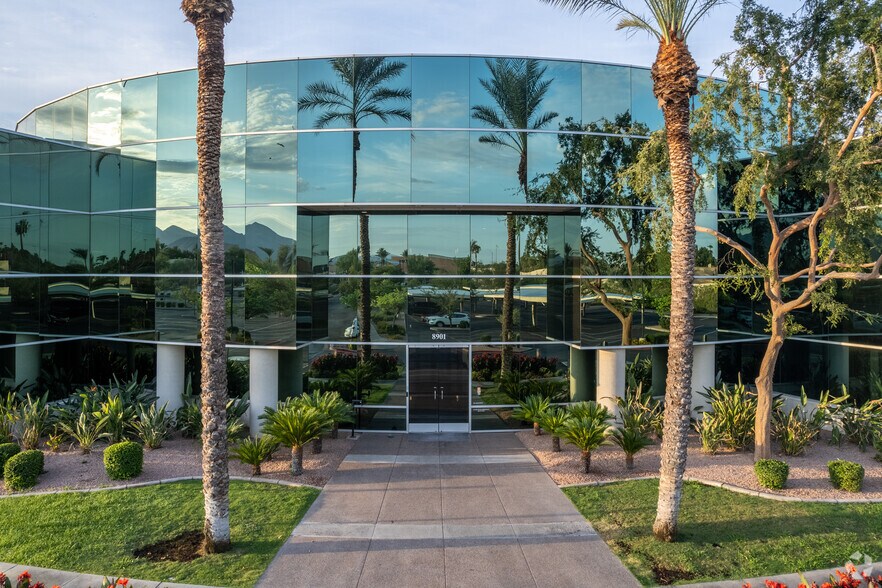 More Photos Of 8901 E Mountain View Rd, Scottsdale Office For Sale