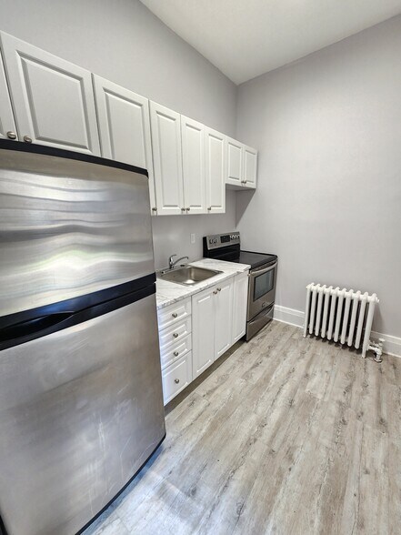 More Photos Of 170 Simcoe St S, Oshawa Apartments For Sale