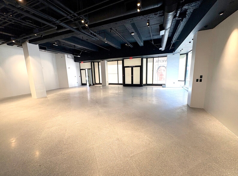 Primary Photo Of 215 W 9th St, Los Angeles Apartments For Lease