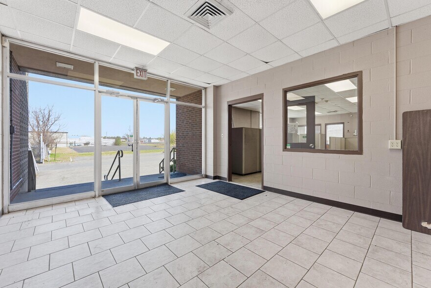 More Photos Of 100 Progress Ave, Springfield Truck Terminal For Lease