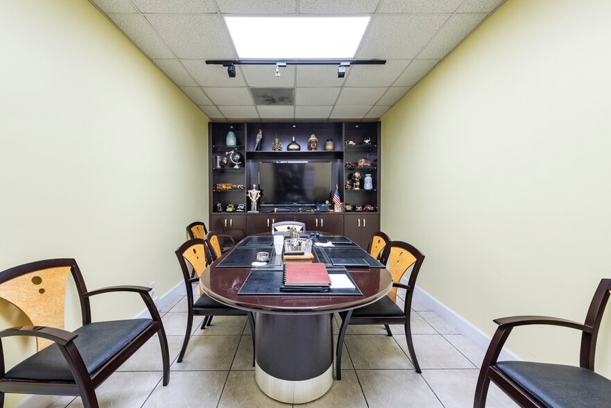 More Photos Of 10200 NW 25th St, Doral Light Distribution For Sale