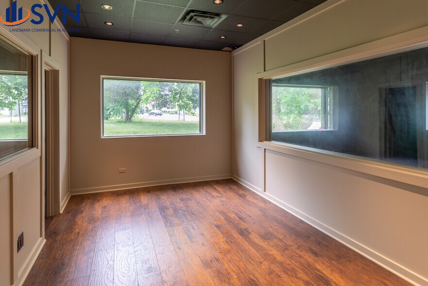 More Photos Of 611 E State St, Geneva Medical For Lease