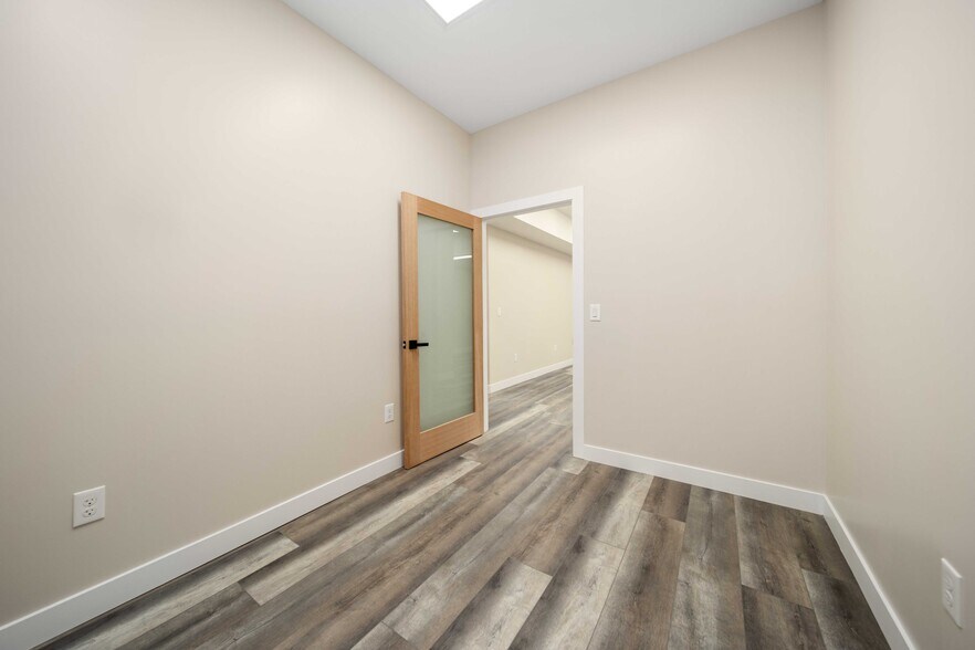 More Photos Of 465 E Palmdale Blvd, Palmdale Loft Creative Space For Lease