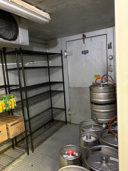 More Photos Of 2202 W Kennedy Blvd, Tampa Restaurant For Sale