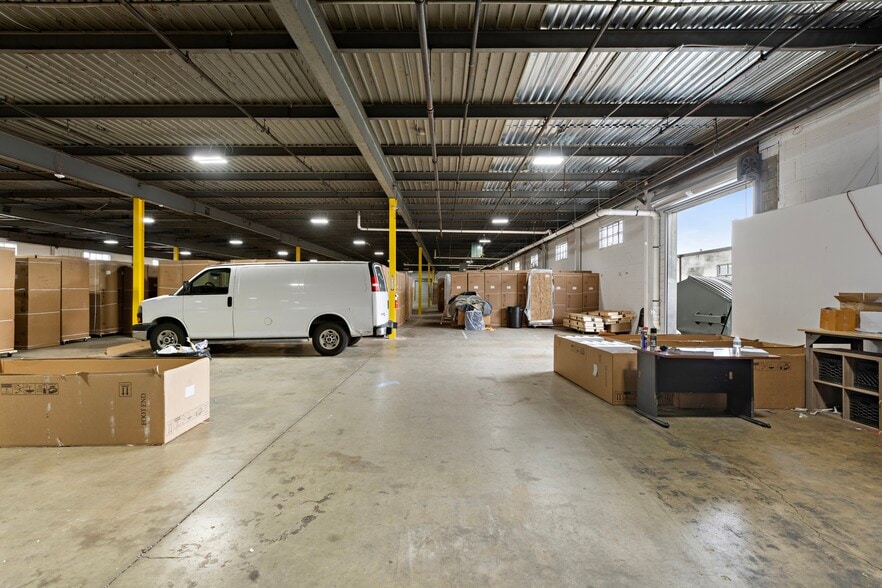 More Photos Of 178 Commerce Rd, Carlstadt Warehouse For Lease