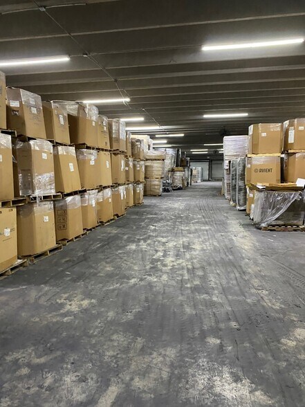 More Photos Of 6440-6490 W 20th Ave, Hialeah Light Distribution For Lease