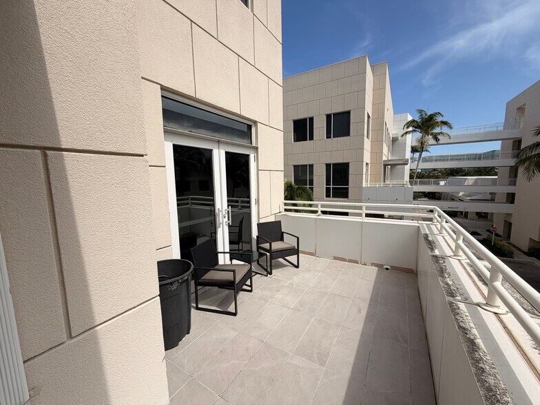 More Photos Of 670 Glades Rd, Boca Raton Medical For Sale