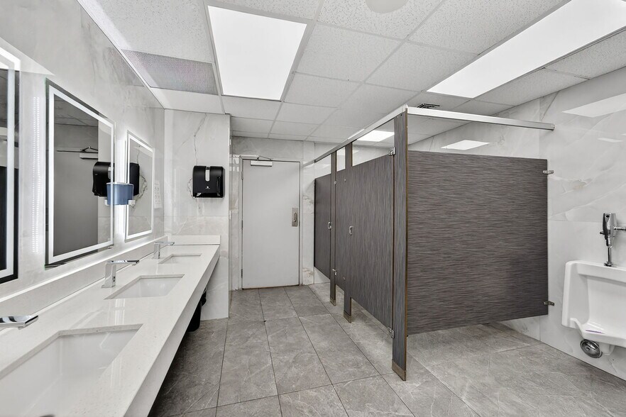 More Photos Of 2950 W Cypress Creek Rd, Fort Lauderdale Office For Lease