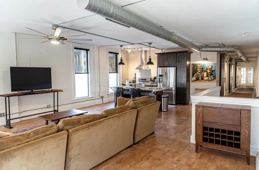 More Photos Of 624 Adams St, Toledo Office For Sale