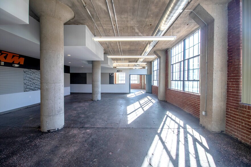 More Photos Of 510 N Theresa Ave, Saint Louis General Retail For Lease