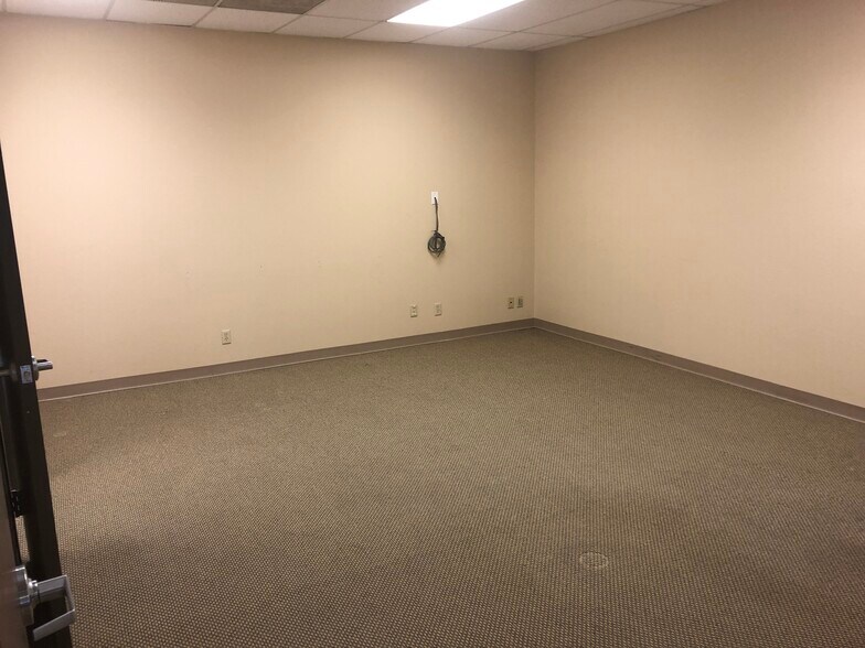 More Photos Of 2760-2790 S Wadsworth Blvd, Lakewood Freestanding For Lease