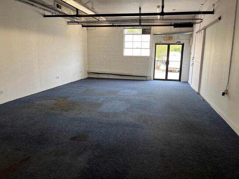 More Photos Of 25 Perry Ave, Norwalk Warehouse For Lease