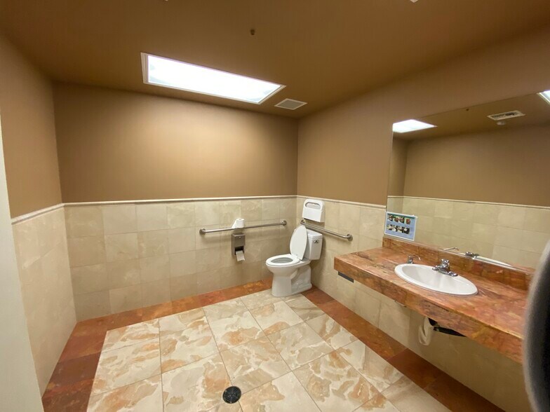 More Photos Of 2754 Imperial Ave, San Diego Medical For Sale