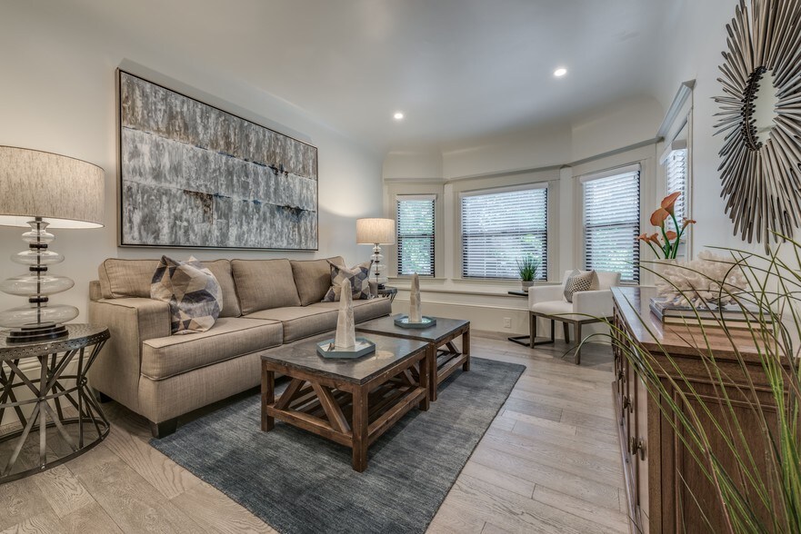 More Photos Of 2109-2111 J St, Sacramento Apartments For Lease