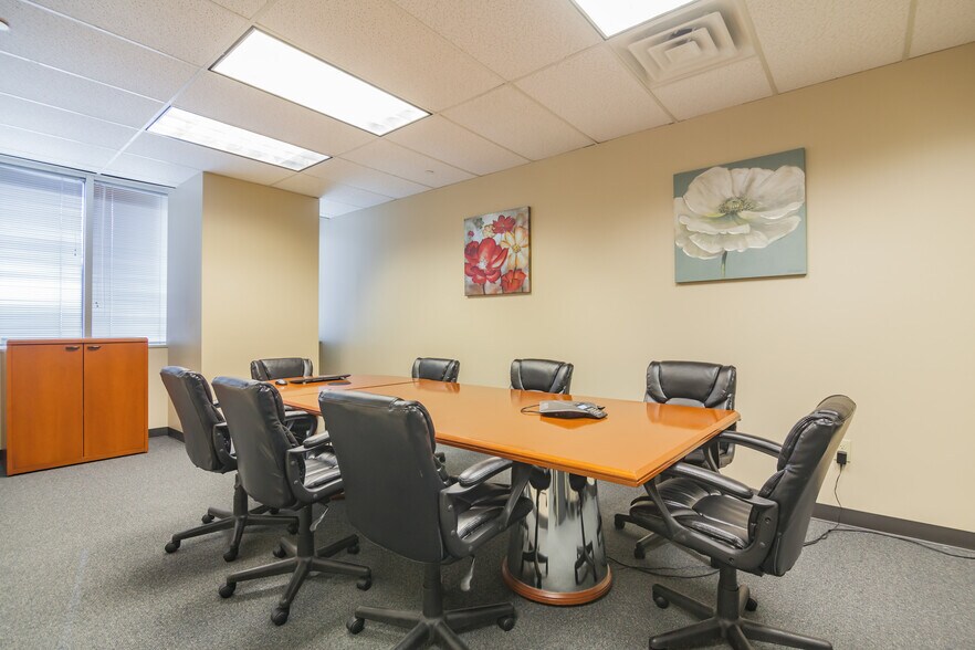 More Photos Of 7411 John Smith, San Antonio Office For Sale
