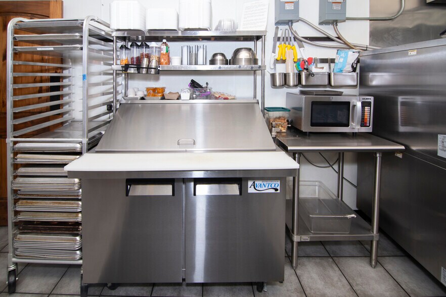 More Photos Of 407 W Main St, Marlow Restaurant For Sale