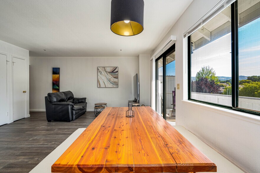 More Photos Of 1270 Broadway, Sonoma Freestanding For Sale