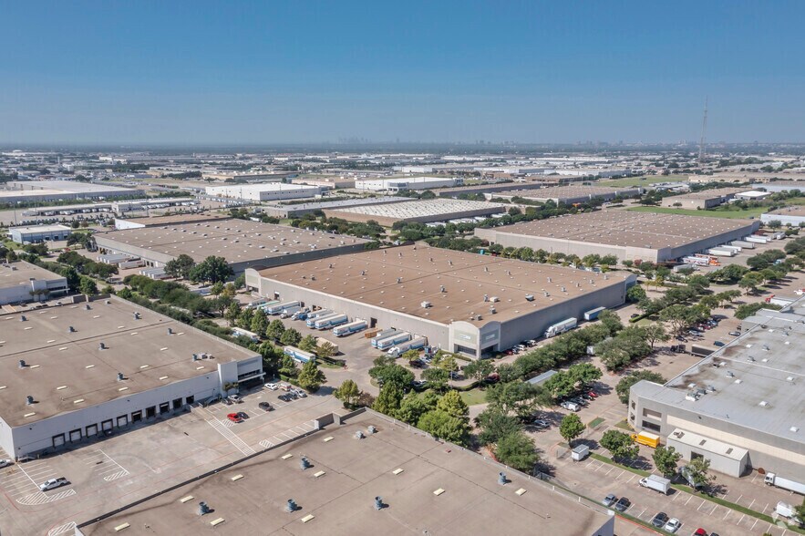 More Photos Of 2750 N Miller Park Dr, Garland Warehouse For Lease