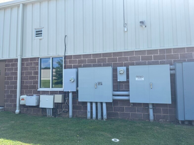 More Photos Of 1401 AIP Dr, Middletown Warehouse For Sale