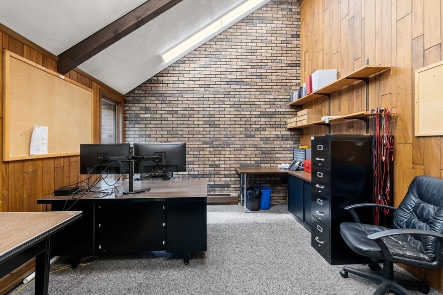 More Photos Of 513 Mill St, Marion Research And Development For Sale