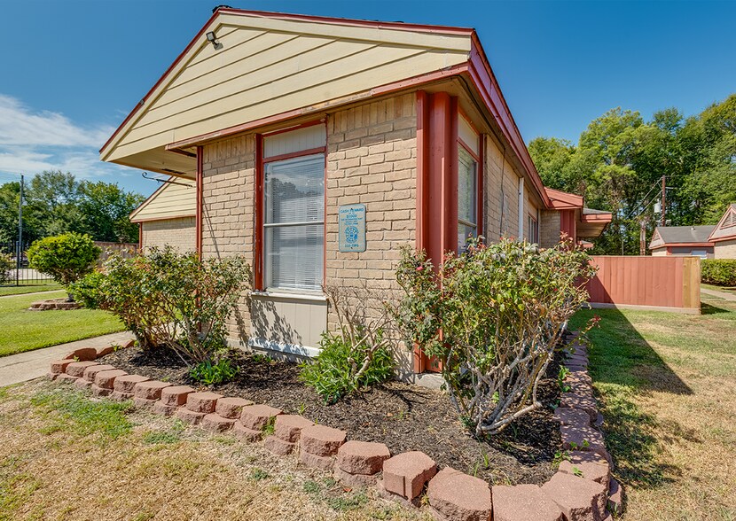 More Photos Of 11620 FM 1960 Rd, Huffman Self Storage For Sale