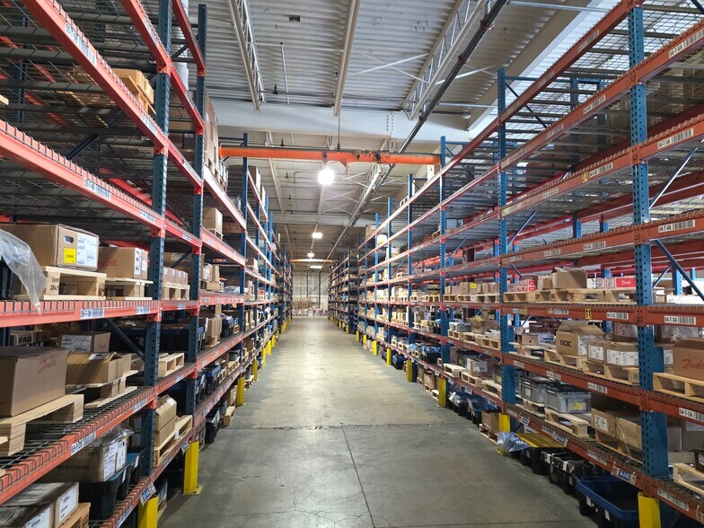 More Photos Of 300 Airport Rd, Ames Warehouse For Sale