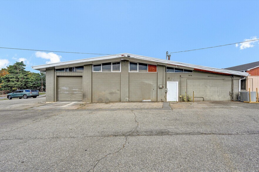 More Photos Of 3664 Colonial Ave, Cave Spring General Retail For Lease