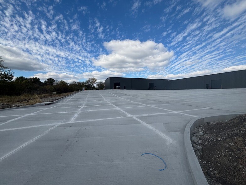 More Photos Of S Highway 63, Columbia General Retail For Lease