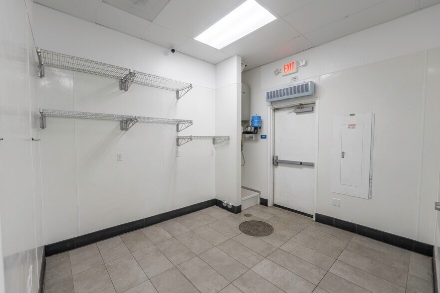 More Photos Of 12274 Palmdale Rd, Victorville Storefront For Lease