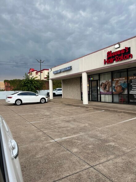 More Photos Of 545 Rowlett Rd, Garland Freestanding For Sale