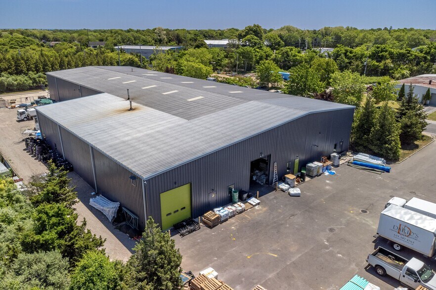 More Photos Of 1 Mariner Dr, Southampton Warehouse For Lease