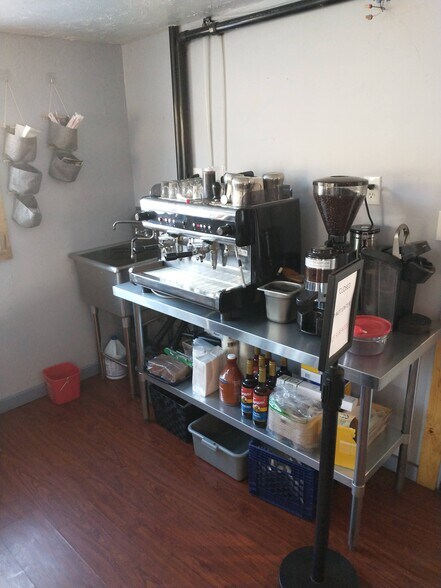 More Photos Of 2297 Dallesport Rd, Dallesport Freestanding For Lease