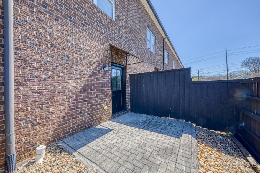 More Photos Of 425 Sutherland View Way, Knoxville Apartments For Sale