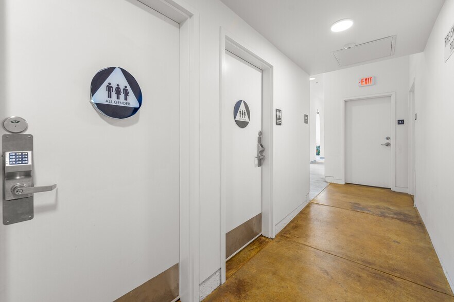 More Photos Of 2176 E Main St, Ventura General Retail For Sale