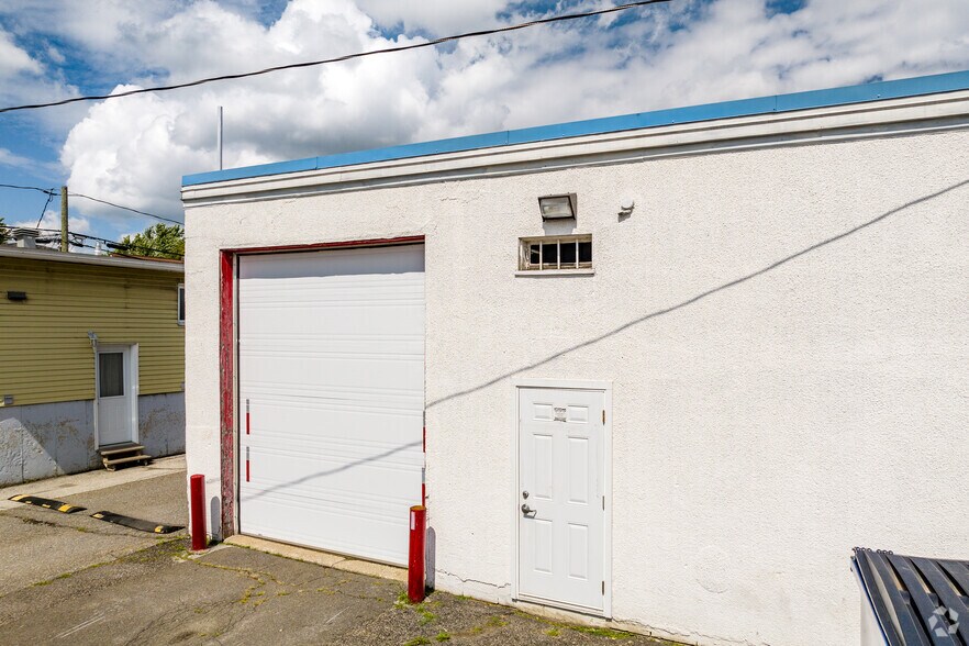 More Photos Of 2350 Av Dumesnil, St-Hyacinthe Auto Repair For Sale