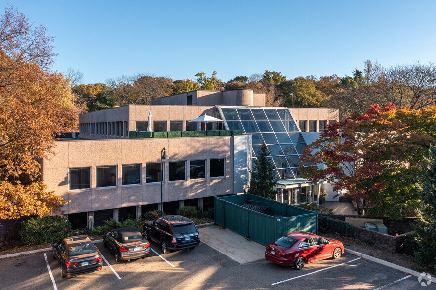 More Photos Of 19 Old Kings Hwy S, Darien Office For Lease