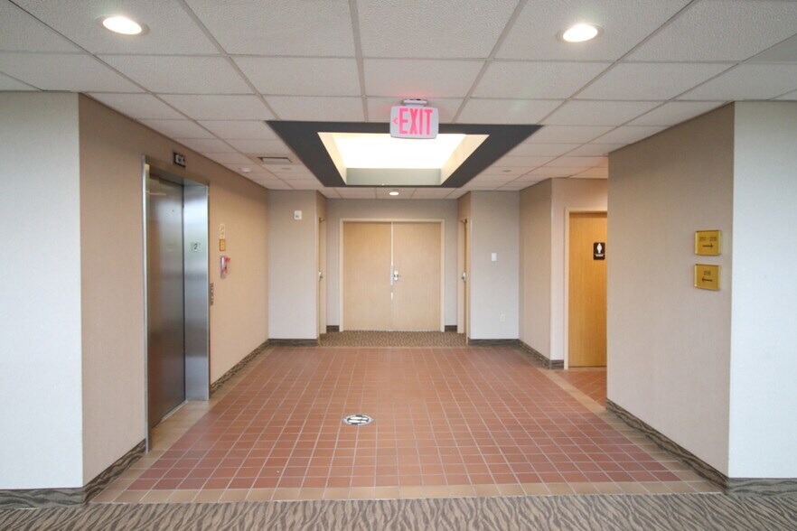 More Photos Of 21495 Ridgetop Cir, Sterling Medical For Lease