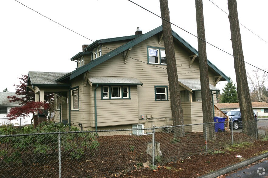 More Photos Of 16521 SE Powell St, Portland Loft Creative Space For Sale