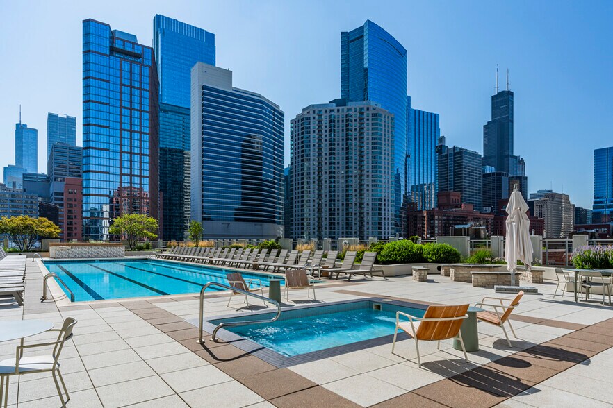 More Photos Of 555 W Kinzie St, Chicago Apartments For Lease