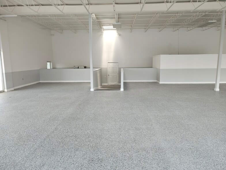 More Photos Of 3333 N Main St, Jacksonville Light Manufacturing For Lease